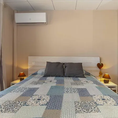 1233 Neus Con Piscina - Apivend Immo