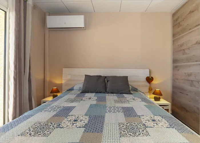 1233 Neus Con Piscina - Apivend Immo